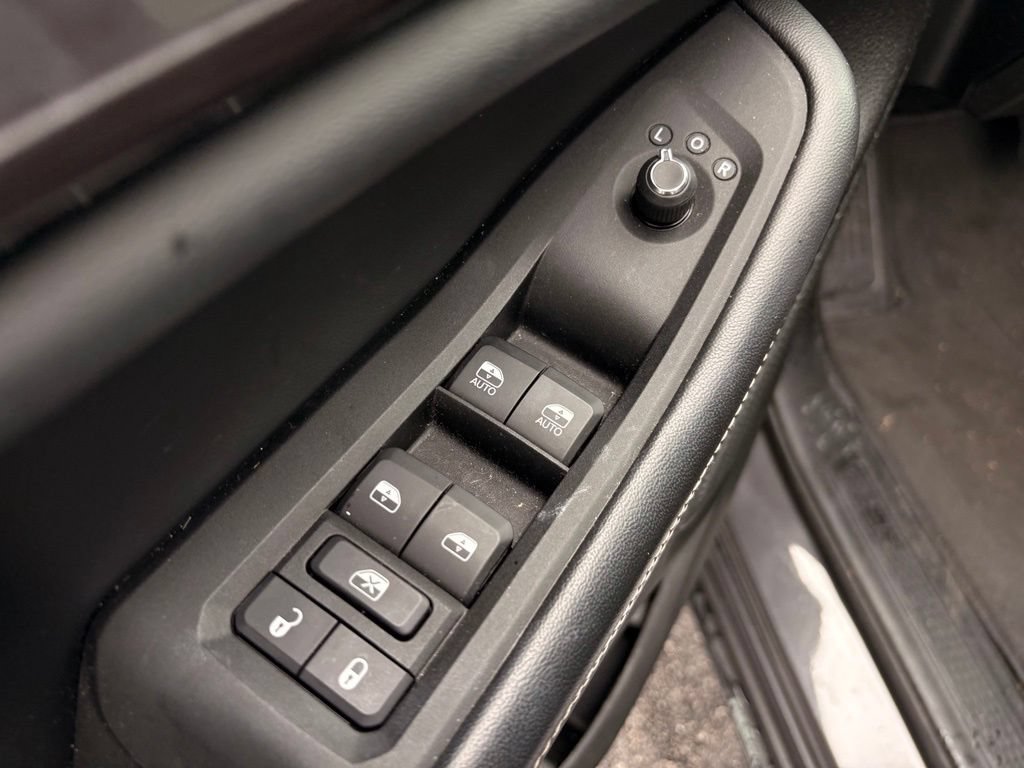Used 2023 Jeep Grand Cherokee L Laredo AWD/4WD image 12