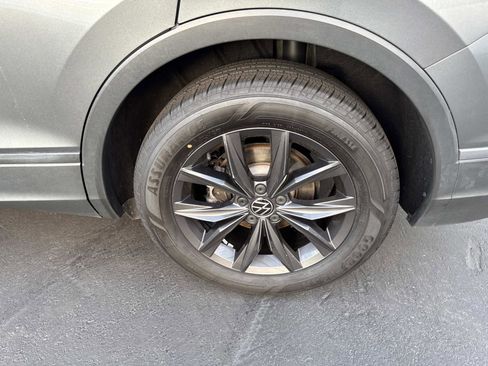 Certified 2022 Volkswagen Tiguan SE image 6
