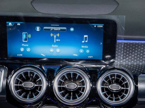 New 2025 Mercedes-Benz GLB 250 image 20