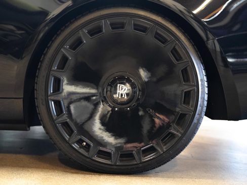 Used 2020 Rolls-Royce Dawn image 23