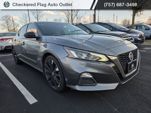 Used 2020 Nissan Altima 2.5 SR w/ Premium Package image 3