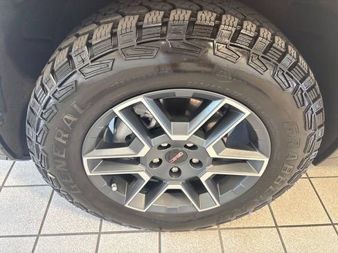 Used 2026 GMC Terrain AT4 AWD/4WD image 5