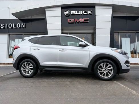Used 2018 Hyundai Tucson SE image 1