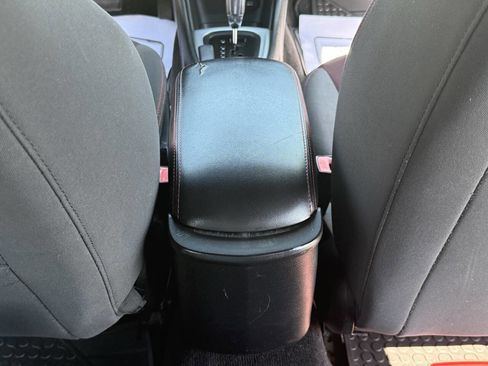 Used 2011 Dodge Avenger Heat image 15