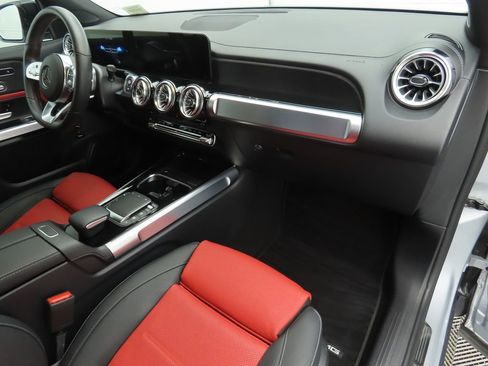 Certified 2022 Mercedes-Benz GLB 250 image 17