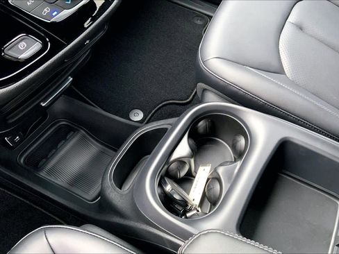 New 2026 Chrysler Pacifica Select image 5