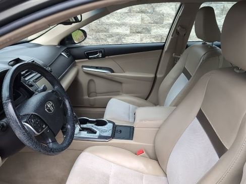 Used 2014 Toyota Camry XLE w/ Leather Package image 13