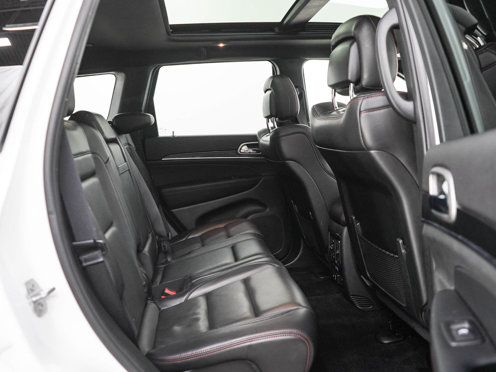 Used 2018 Jeep Grand Cherokee Trailhawk w/ Trailhawk Luxury Group AWD/4WD image 12