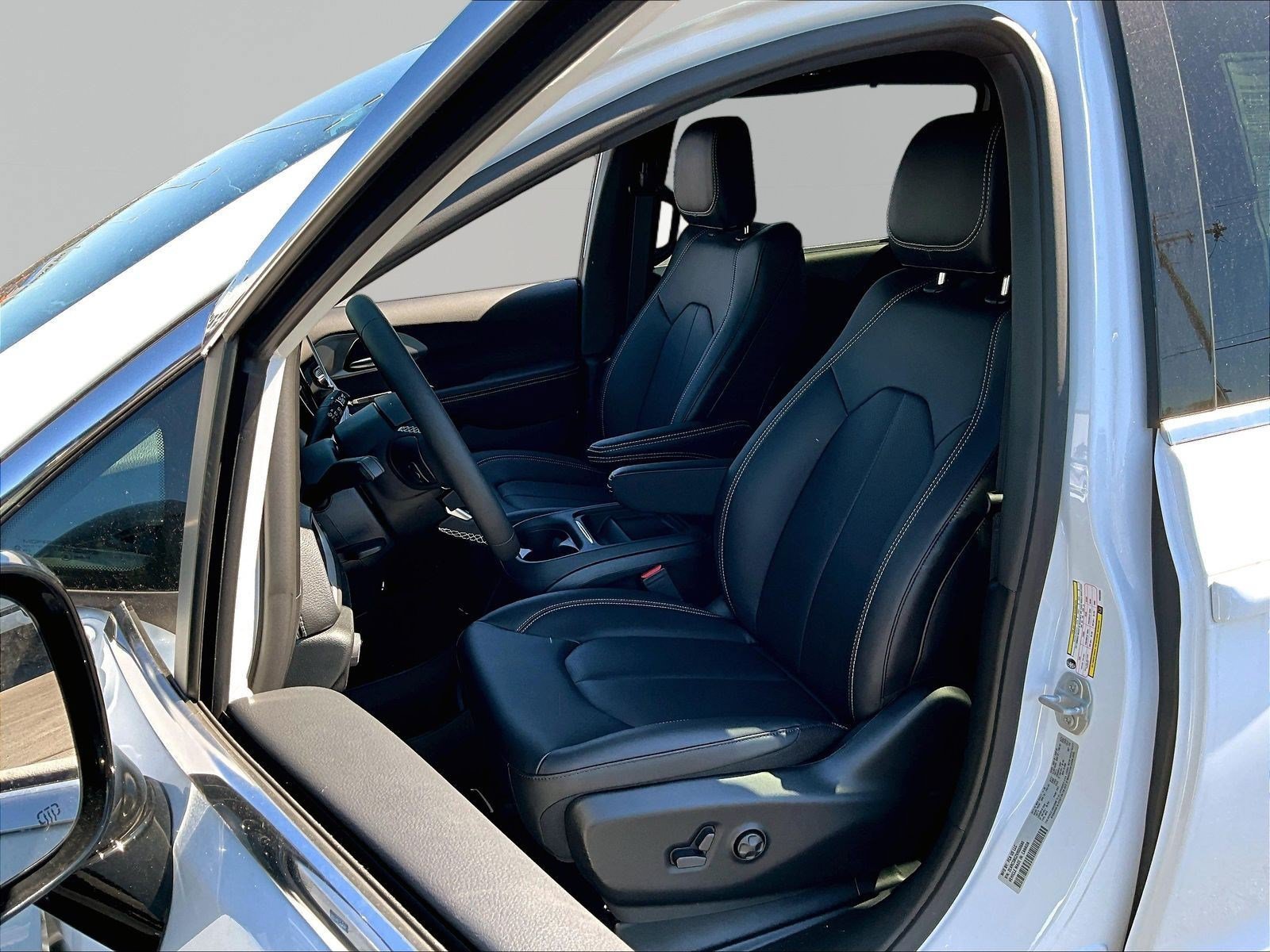 New 2027 Chrysler Pacifica Select AWD/4WD image 16