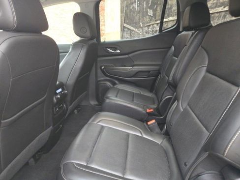Used 2023 GMC Acadia SLT image 17