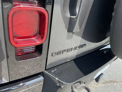 Used 2025 Land Rover Defender 130 X-Dynamic SE AWD/4WD image 6