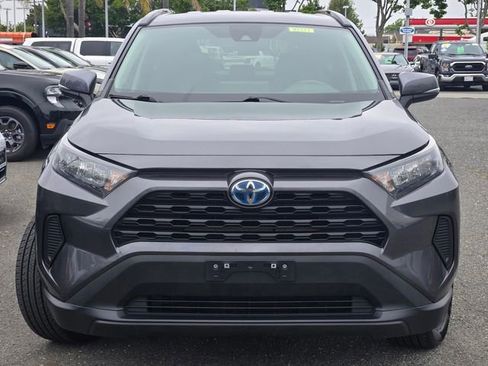 Used 2021 Toyota RAV4 LE AWD/4WD image 2