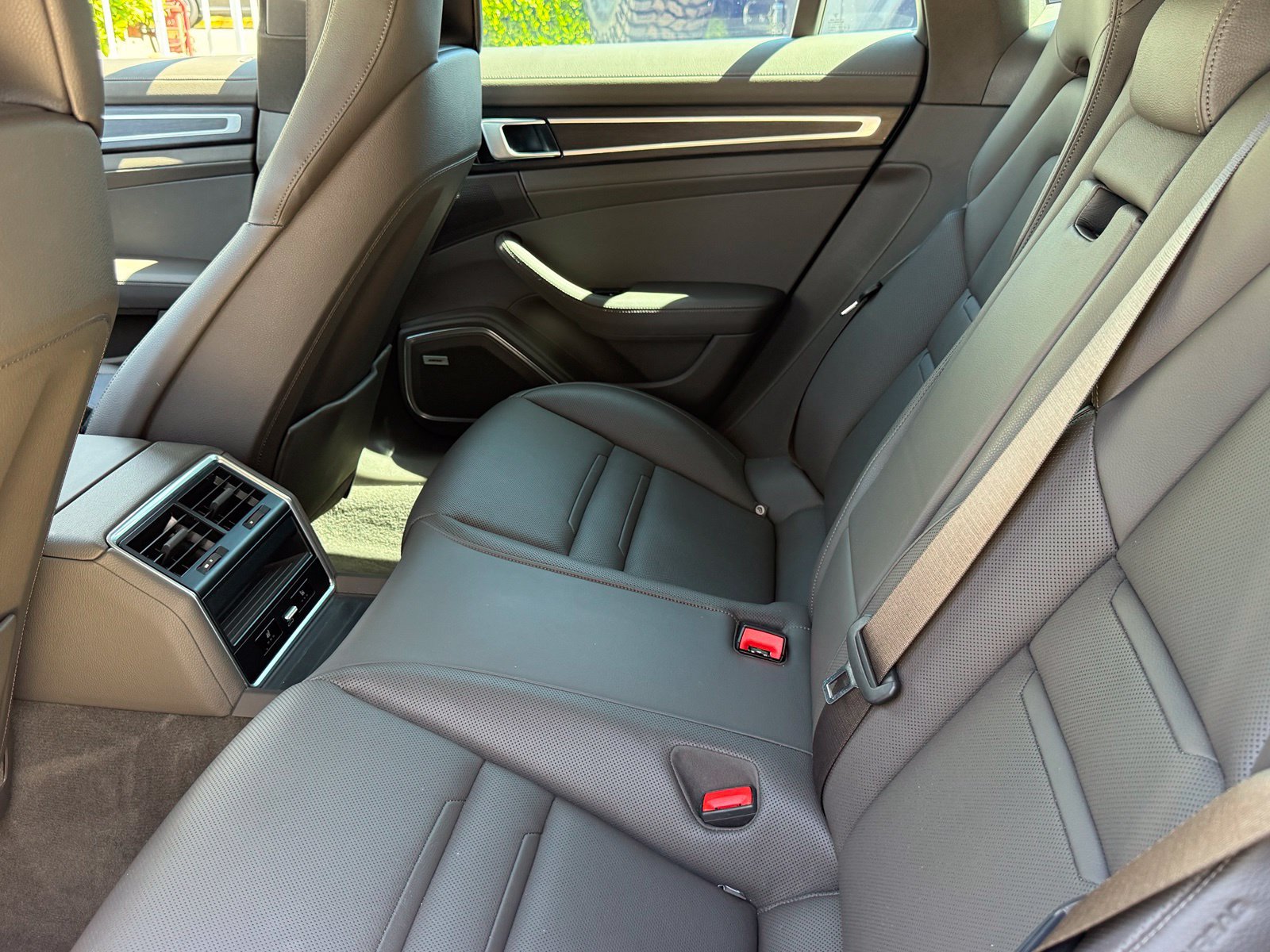 Used 2019 Porsche Panamera 4 AWD/4WD image 38