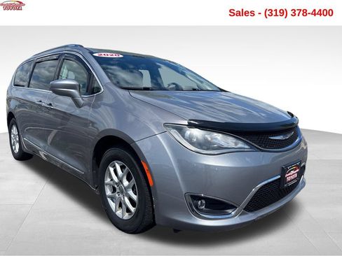Used 2020 Chrysler Pacifica Touring-L FWD image 8