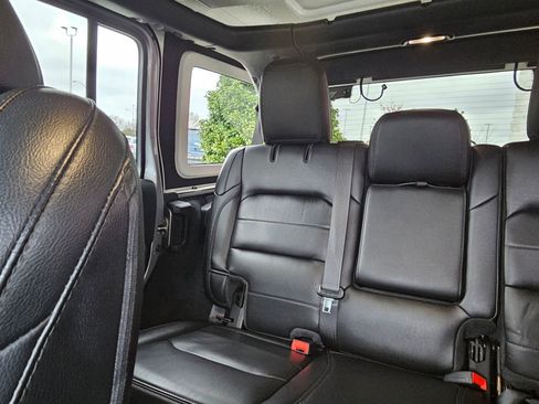 Used 2021 Jeep Wrangler Unlimited Sahara image 25