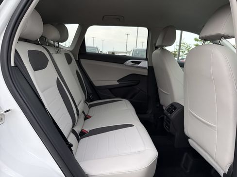 New 2026 Volkswagen Taos SE FWD image 15