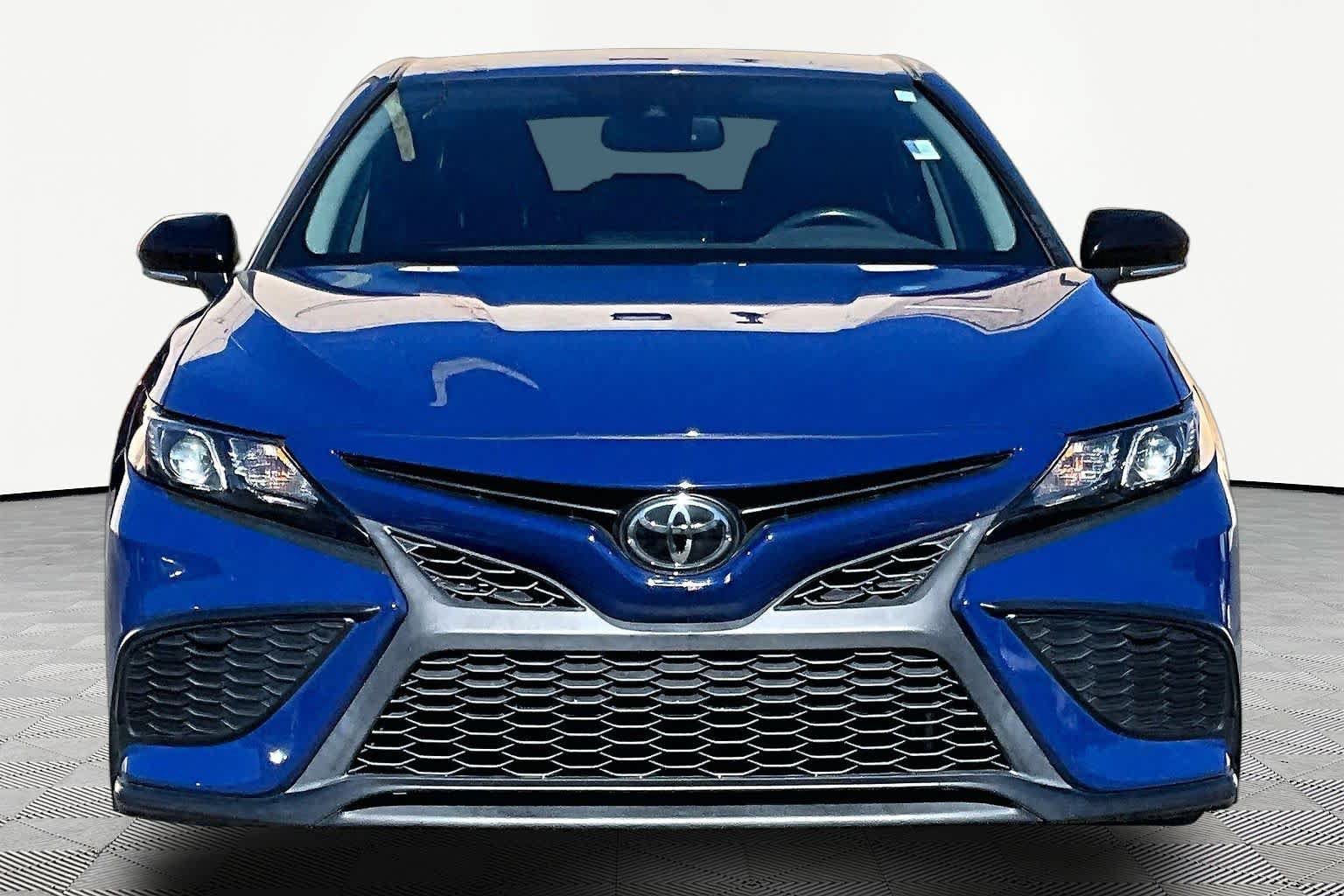Used 2024 Toyota Camry SE w/ Convenience Package FWD image 4