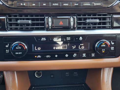Used 2024 Nissan Pathfinder Platinum FWD image 20