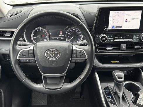 Used 2023 Toyota Highlander XLE image 28