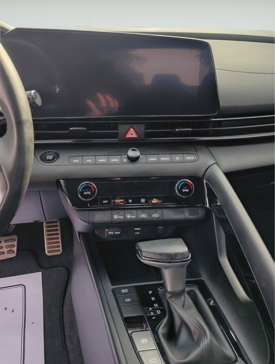 Used 2025 Hyundai Elantra SEL FWD image 14