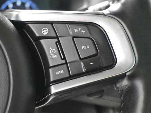 Used 2017 Jaguar F-PACE R-Sport image 24