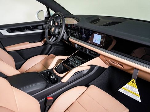 New 2026 Porsche Cayenne image 14