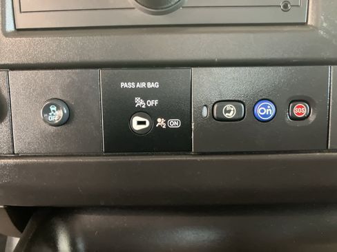 Used 2024 Chevrolet Express 2500 w/ Driver Convenience Package image 18