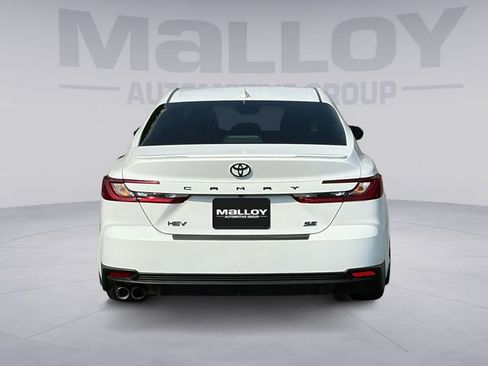 Used 2025 Toyota Camry SE w/ Convenience Package FWD image 4