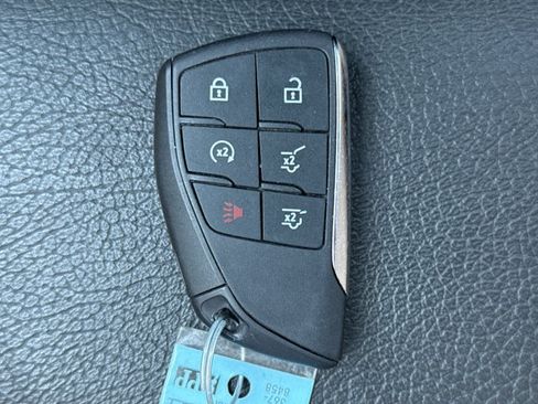 Used 2025 GMC Yukon Denali AWD/4WD image 29