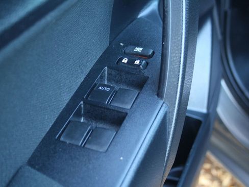 Used 2018 Toyota Corolla LE image 16