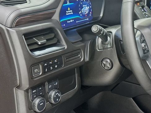 Used 2023 Chevrolet Tahoe Z71 w/ Luxury Package AWD/4WD image 10