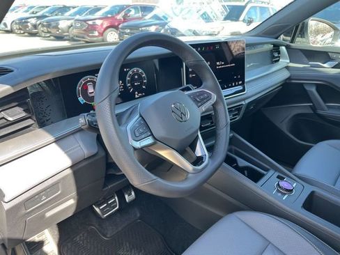 New 2026 Volkswagen Tiguan SE R-Line AWD/4WD image 12