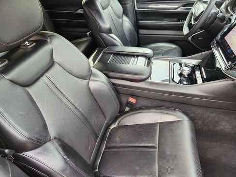 Used 2022 Jeep Wagoneer Series I AWD/4WD image 22