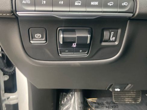 Used 2024 Cadillac Escalade Premium Luxury w/ Performance Package image 24