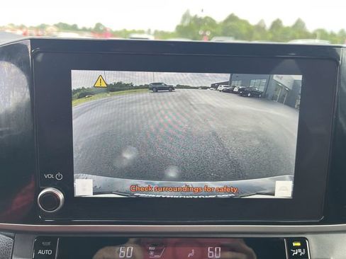 Used 2025 Toyota Camry SE AWD/4WD image 18