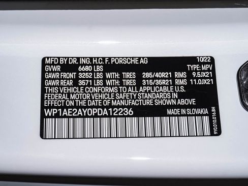 Certified 2023 Porsche Cayenne Platinum Edition image 30