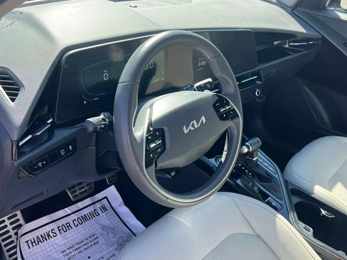 Used 2023 Kia Niro EX Touring FWD image 13
