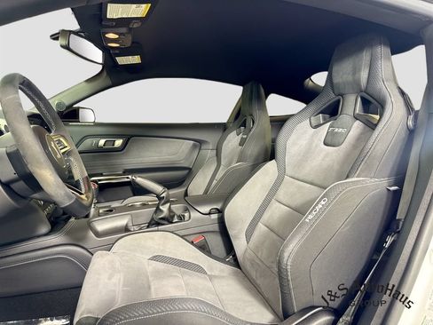 Used 2019 Ford Mustang Shelby GT350 w/ Technology Package RWD image 11