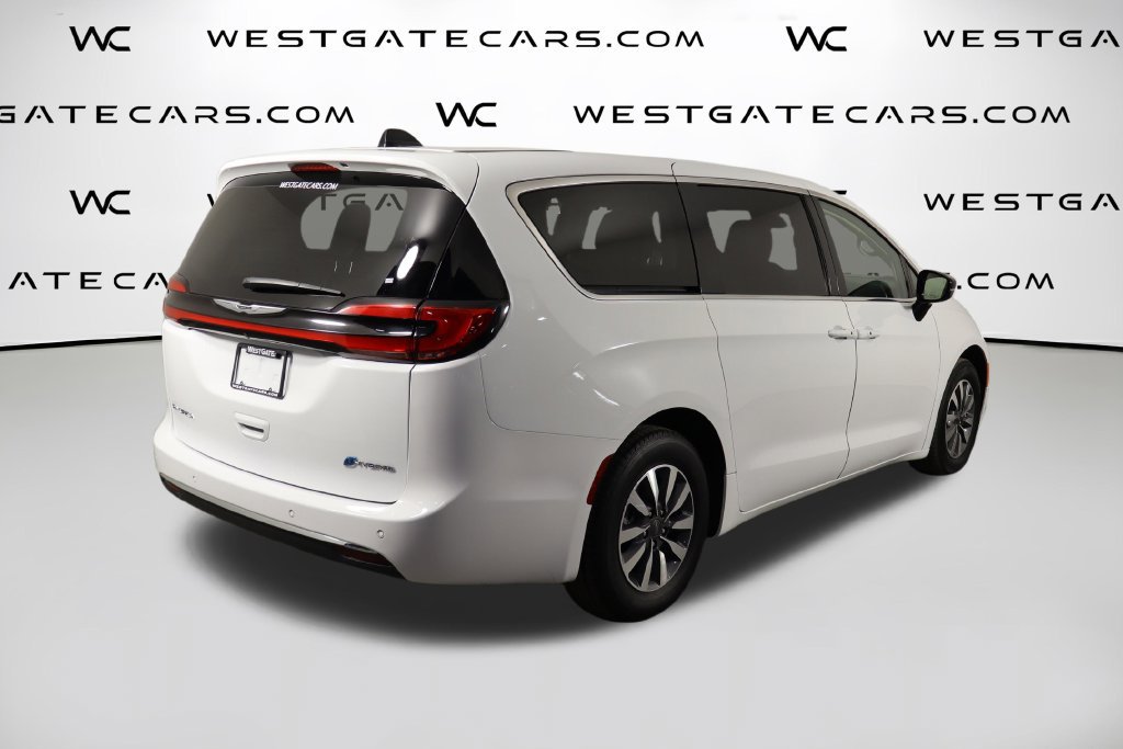 Used 2024 Chrysler Pacifica Limited FWD image 45