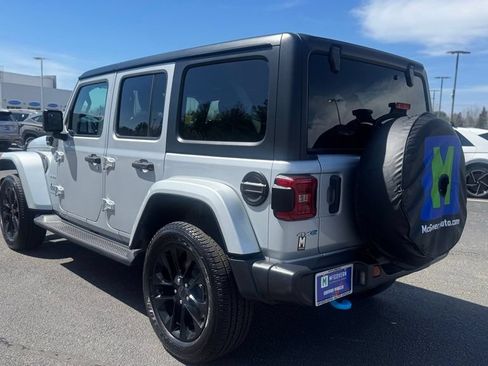 Used 2023 Jeep Wrangler Unlimited Sahara w/ Cold Weather Group AWD/4WD image 7