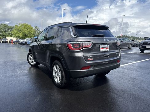 Used 2018 Jeep Compass Latitude w/ Popular Equipment Group AWD/4WD image 5