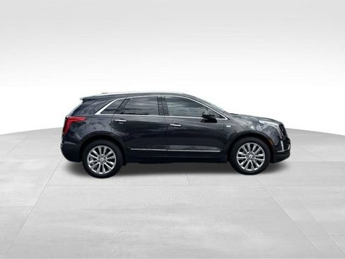 Used 2017 Cadillac XT5 Platinum w/ Driver Assist Package AWD/4WD image 2