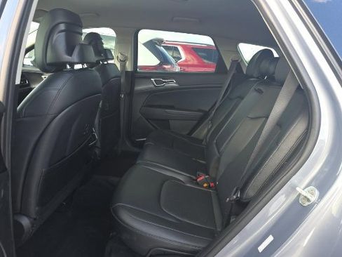 Used 2023 Kia Sportage EX image 9
