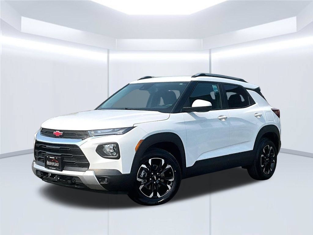 Used 2021 Chevrolet TrailBlazer LT w/ Convenience Package AWD/4WD image 2