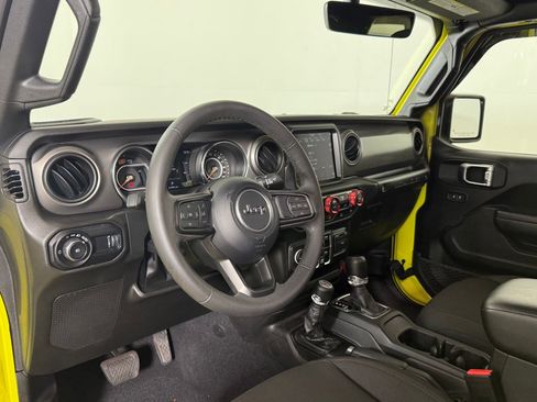 Used 2023 Jeep Wrangler Unlimited Sport AWD/4WD image 4