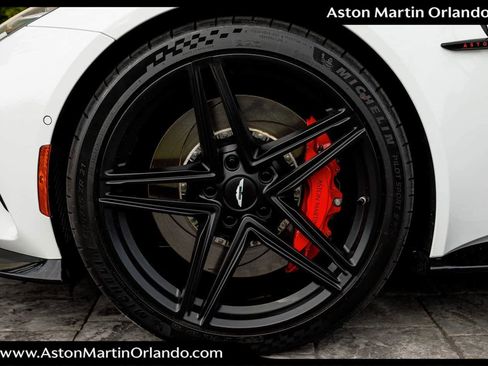 Used 2025 Aston Martin V8 Vantage Coupe image 40
