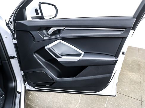 Used 2025 Audi Q3 2.0T Premium Plus w/ Premium Plus Package image 25