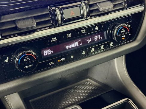 Used 2023 Nissan Pathfinder SL w/ SL Premium Package image 15