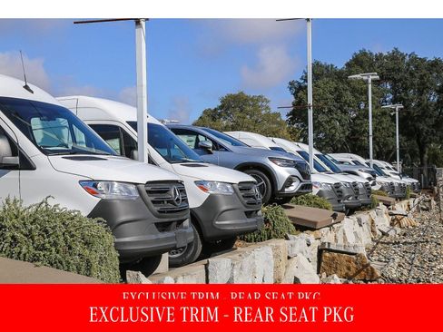 Used 2023 Mercedes-Benz EQS 580 4MATIC SUV image 47