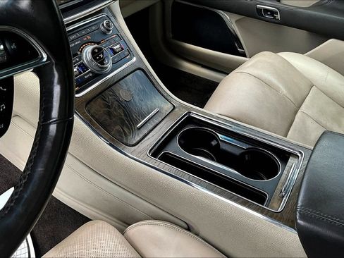 Used 2017 Lincoln Continental Reserve w/ Technology Package FWD image 14